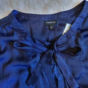 Torrid || Star Print Blouse with Tie Detail, Size 5/5X/28, Blue